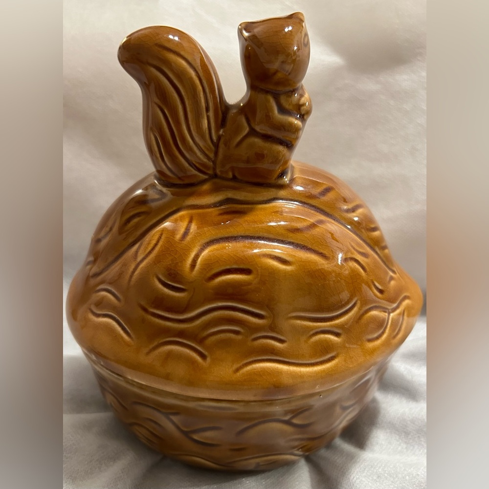 Vintage Squirrel Walnut Ceramic Covered Dish. 7.5”